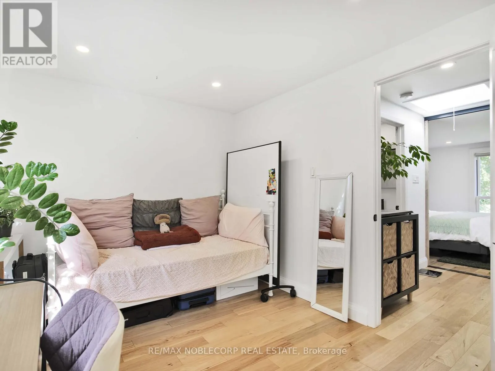 11 HILL CREST AVENUE