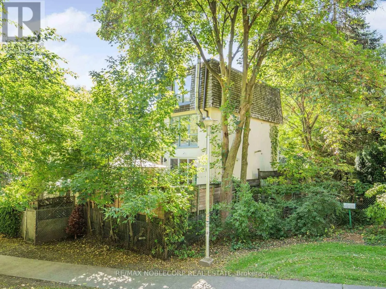 11 HILL CREST AVENUE
