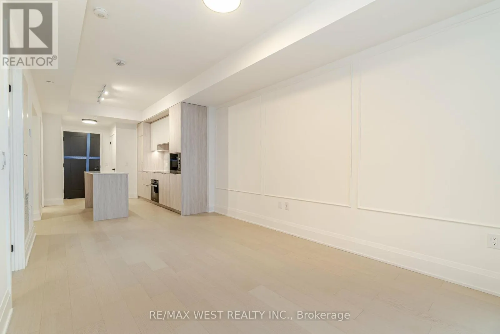 201 - 123 PORTLAND ST STREET