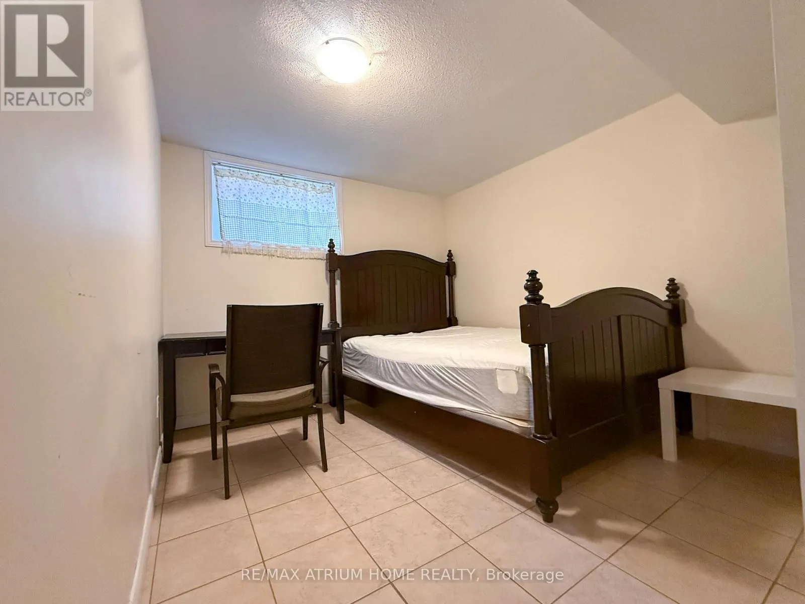 ROOM 2 - 42 FAIRCHILD AVENUE