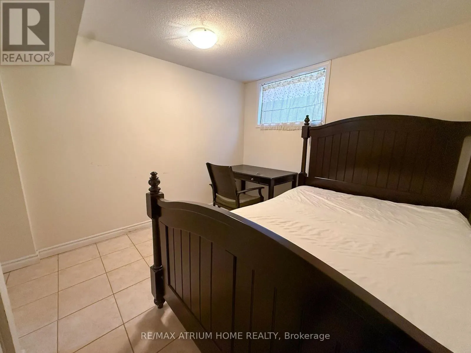 ROOM 2 - 42 FAIRCHILD AVENUE