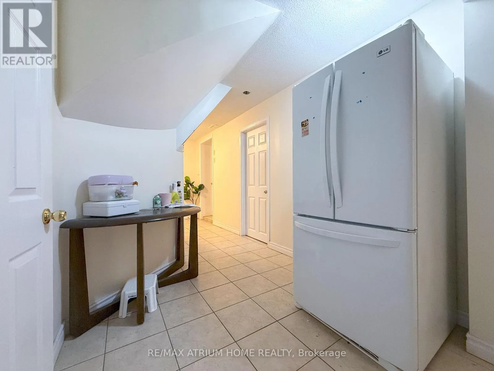 ROOM 2 - 42 FAIRCHILD AVENUE