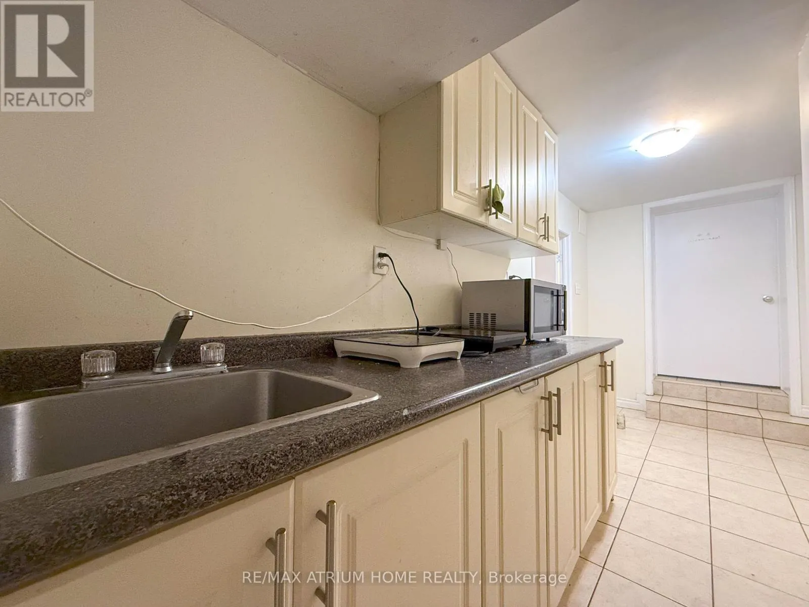 ROOM 2 - 42 FAIRCHILD AVENUE