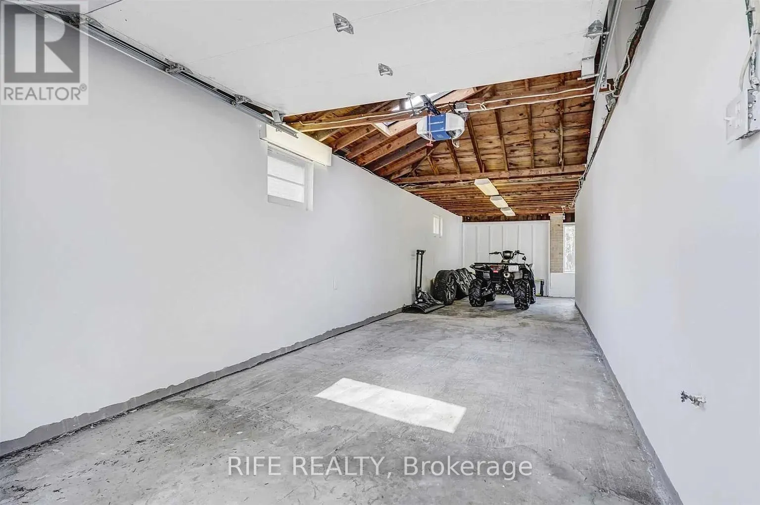 9 NORTHWOOD DRIVE