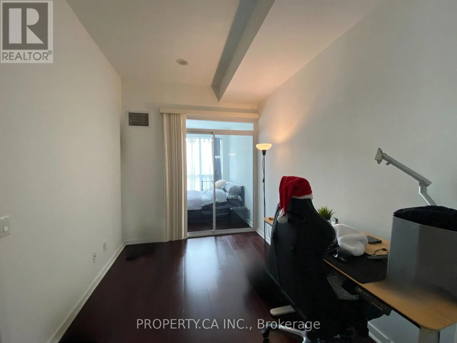 215 - 208 QUEENS QUAY W