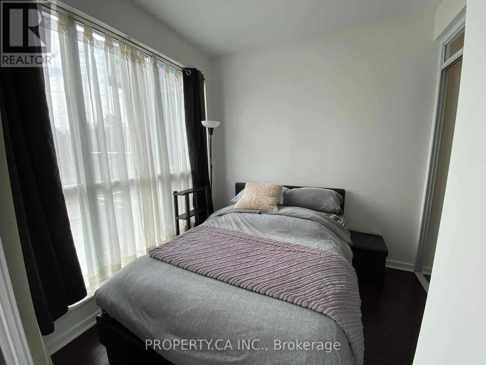 215 - 208 QUEENS QUAY W