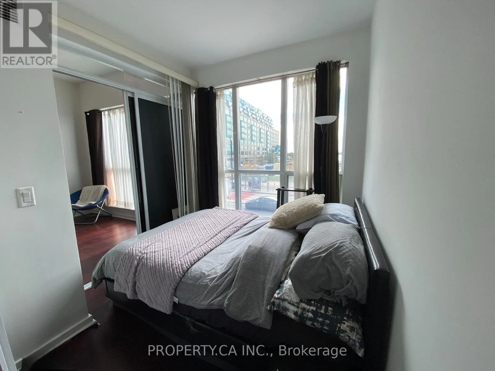 215 - 208 QUEENS QUAY W