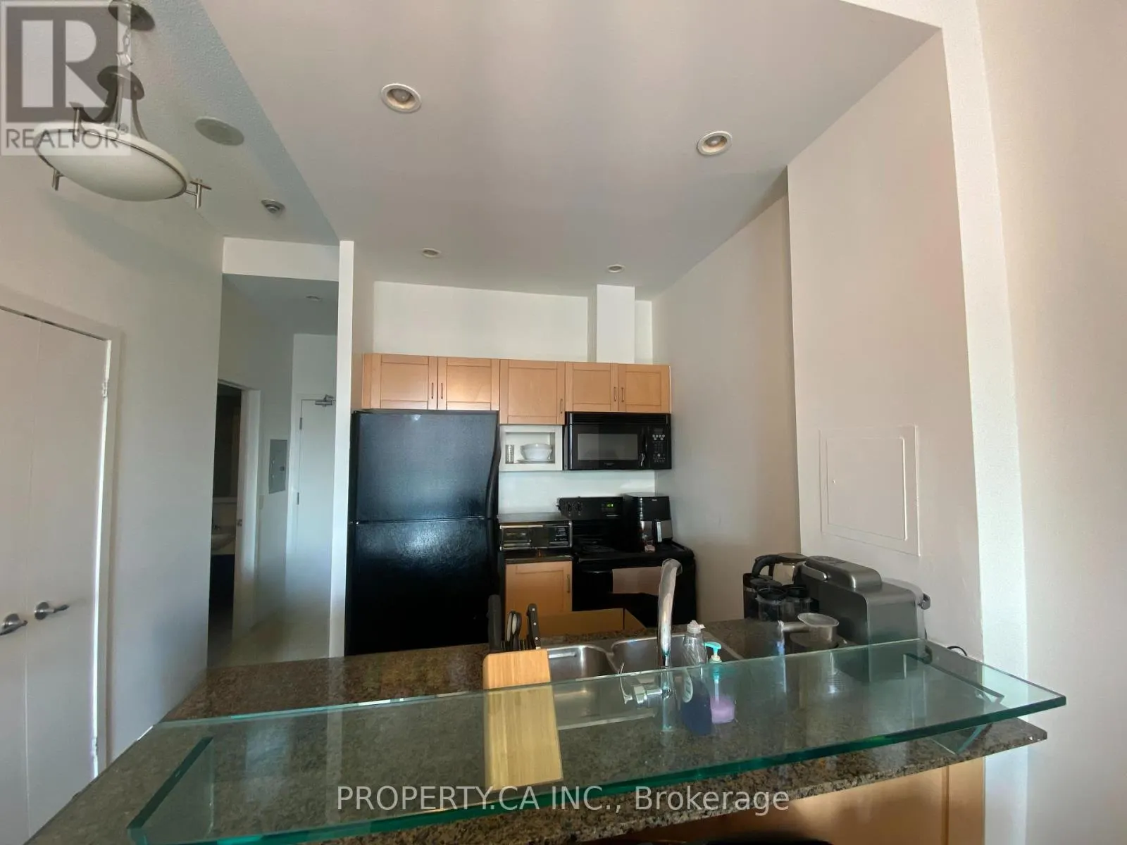 215 - 208 QUEENS QUAY W