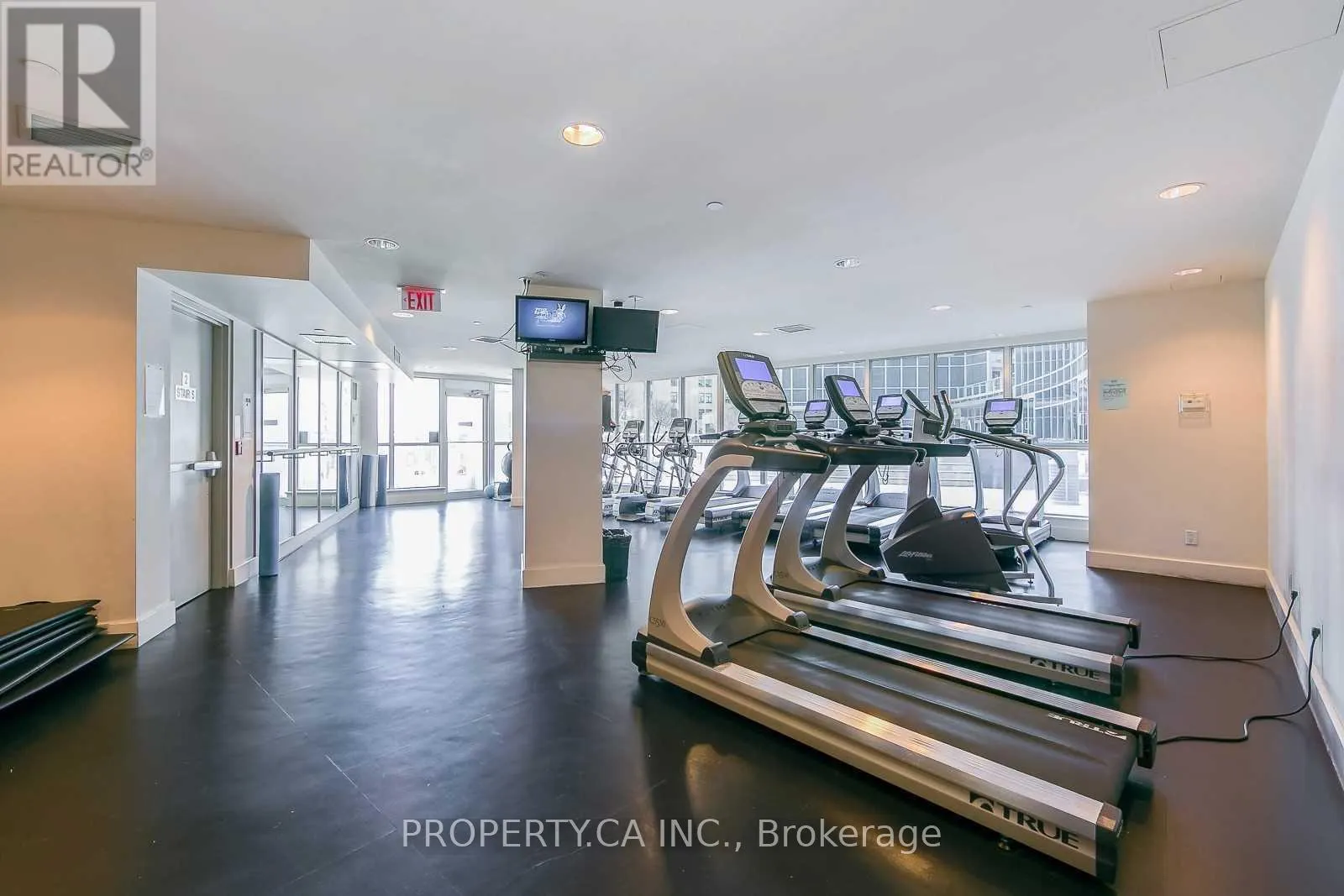 215 - 208 QUEENS QUAY W