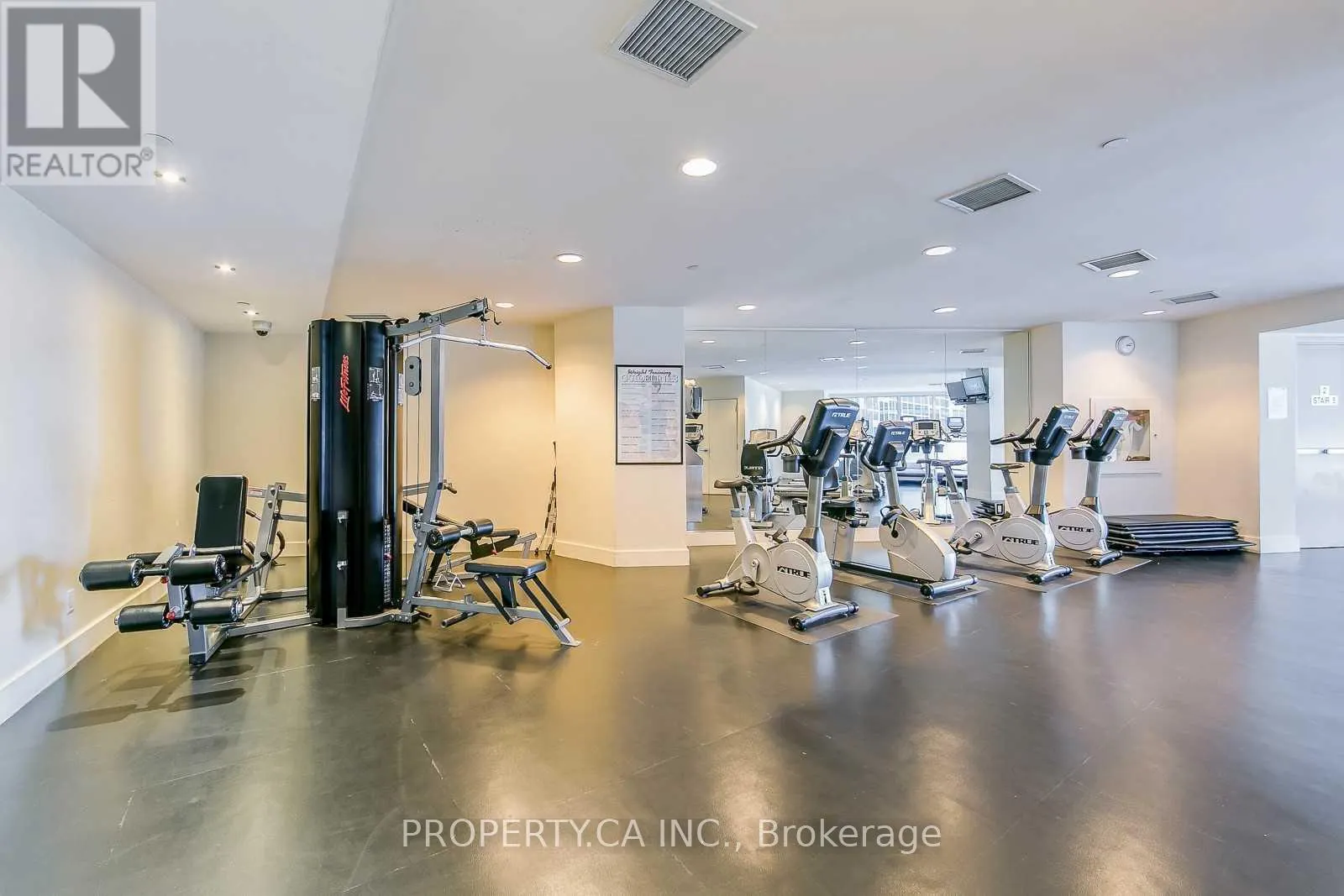 215 - 208 QUEENS QUAY W