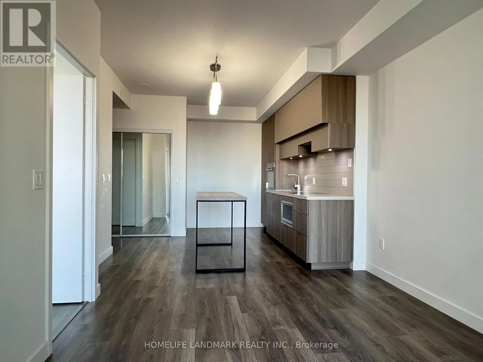 1007 - 8 EGLINTON AVENUE E