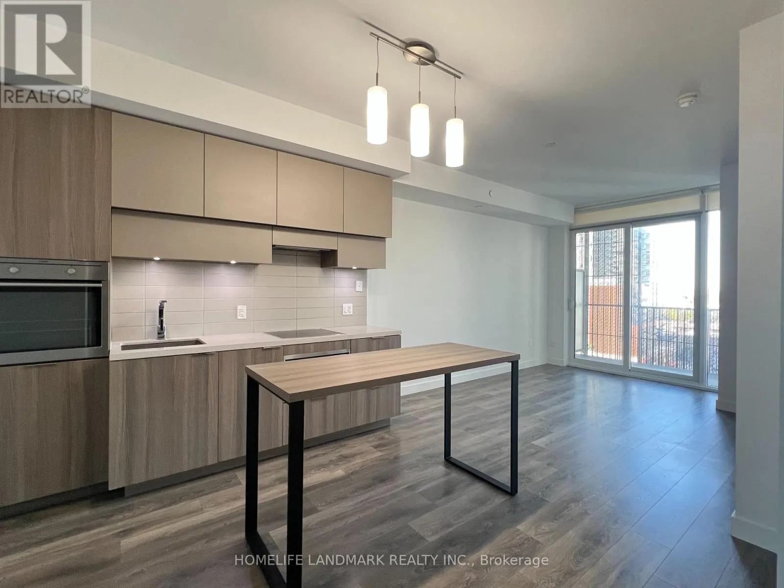 1007 - 8 EGLINTON AVENUE E