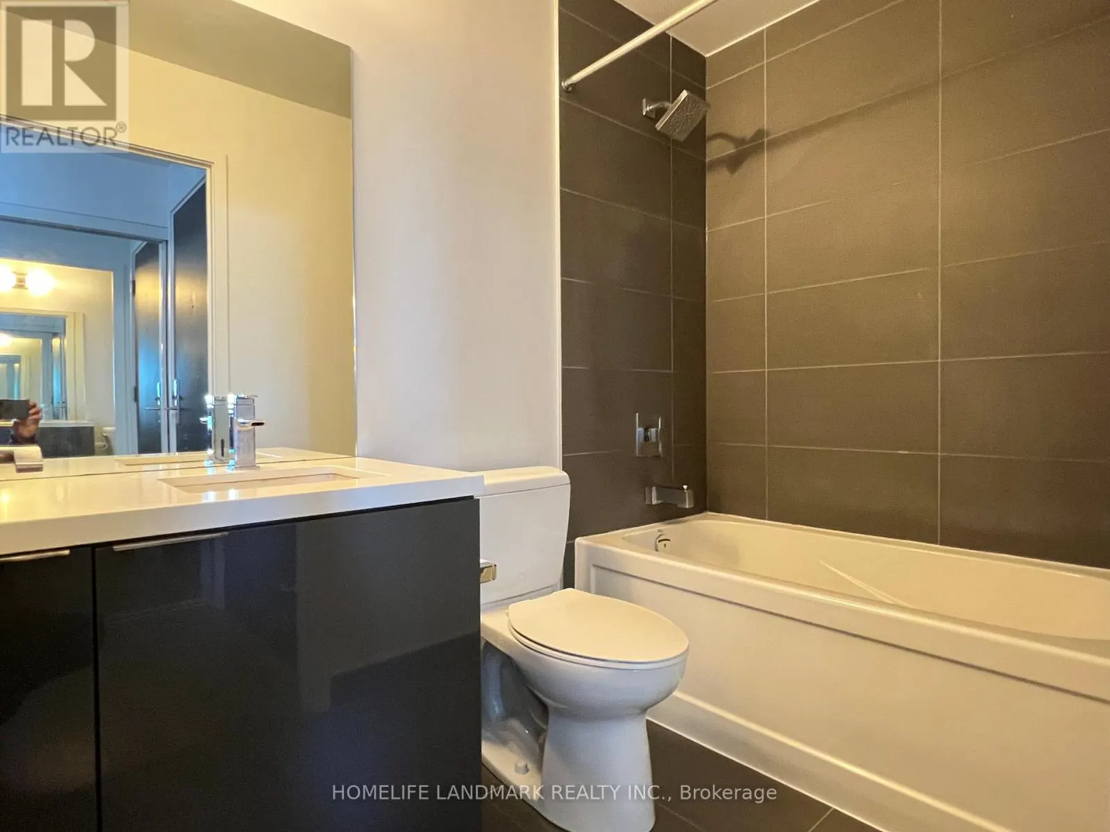 1007 - 8 EGLINTON AVENUE E