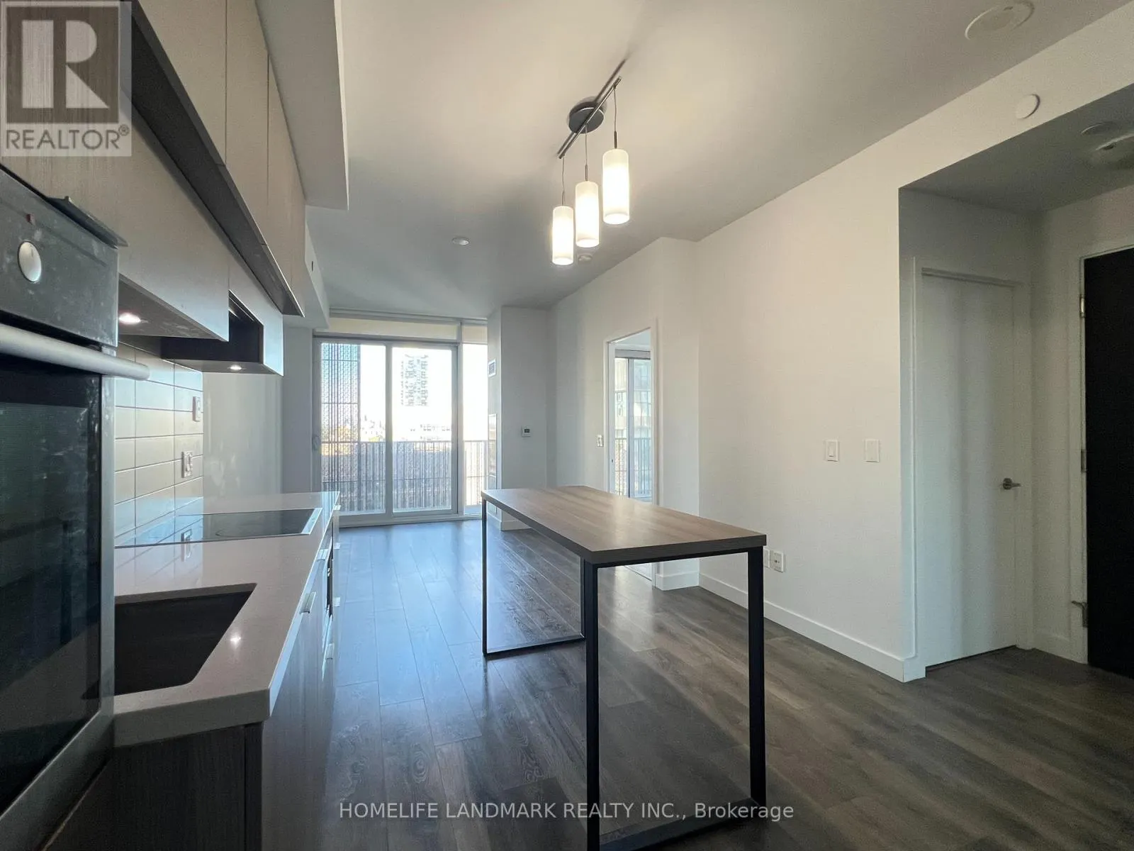 1007 - 8 EGLINTON AVENUE E