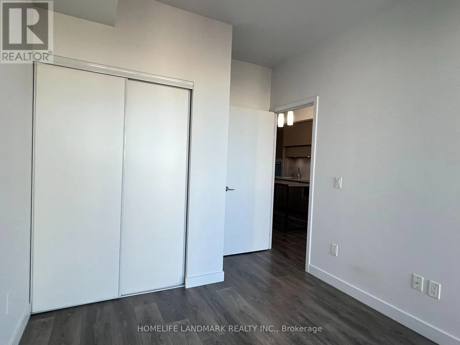 1007 - 8 EGLINTON AVENUE E