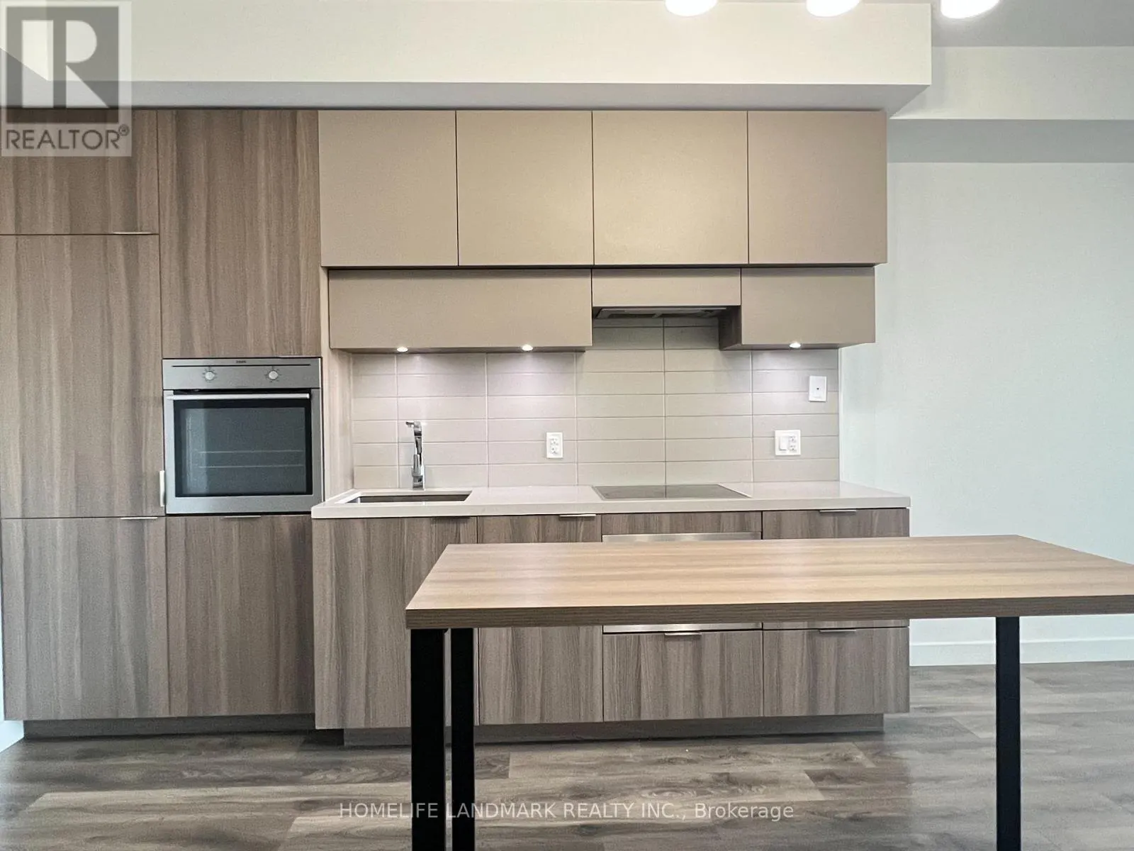 1007 - 8 EGLINTON AVENUE E