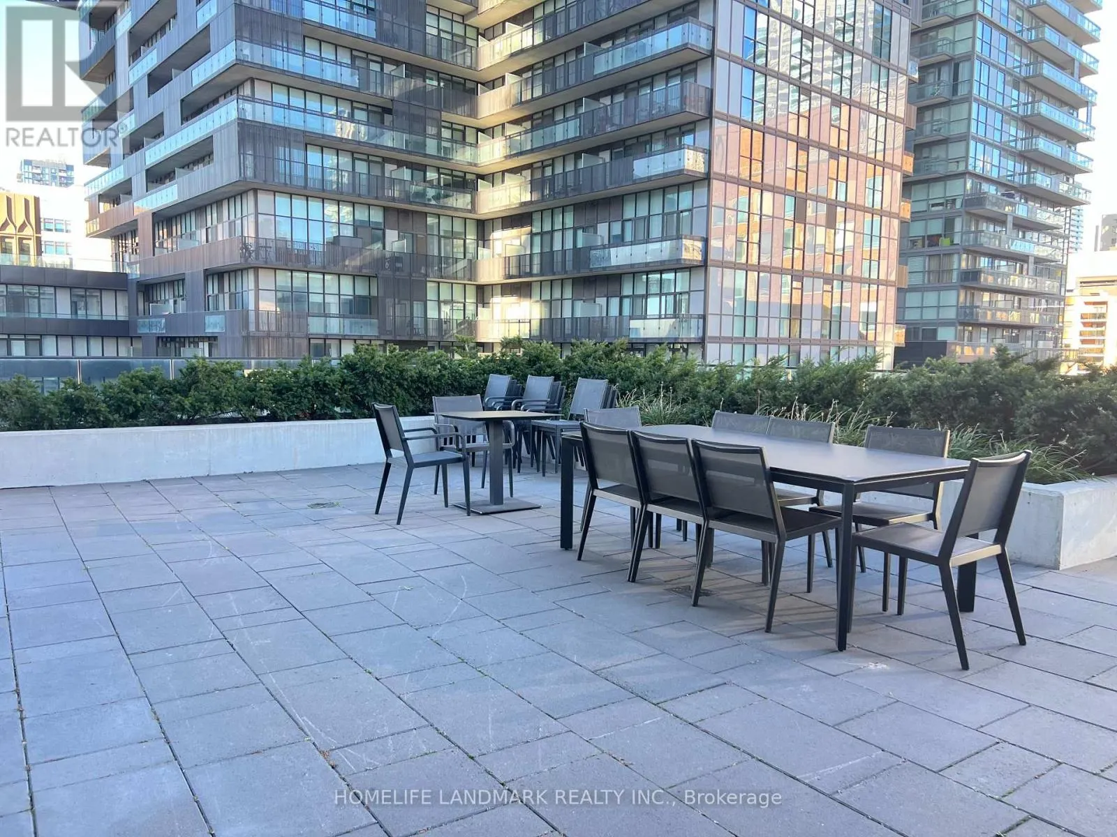1007 - 8 EGLINTON AVENUE E
