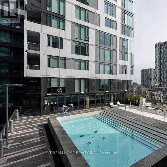 617 - 27 BATHURST STREET
