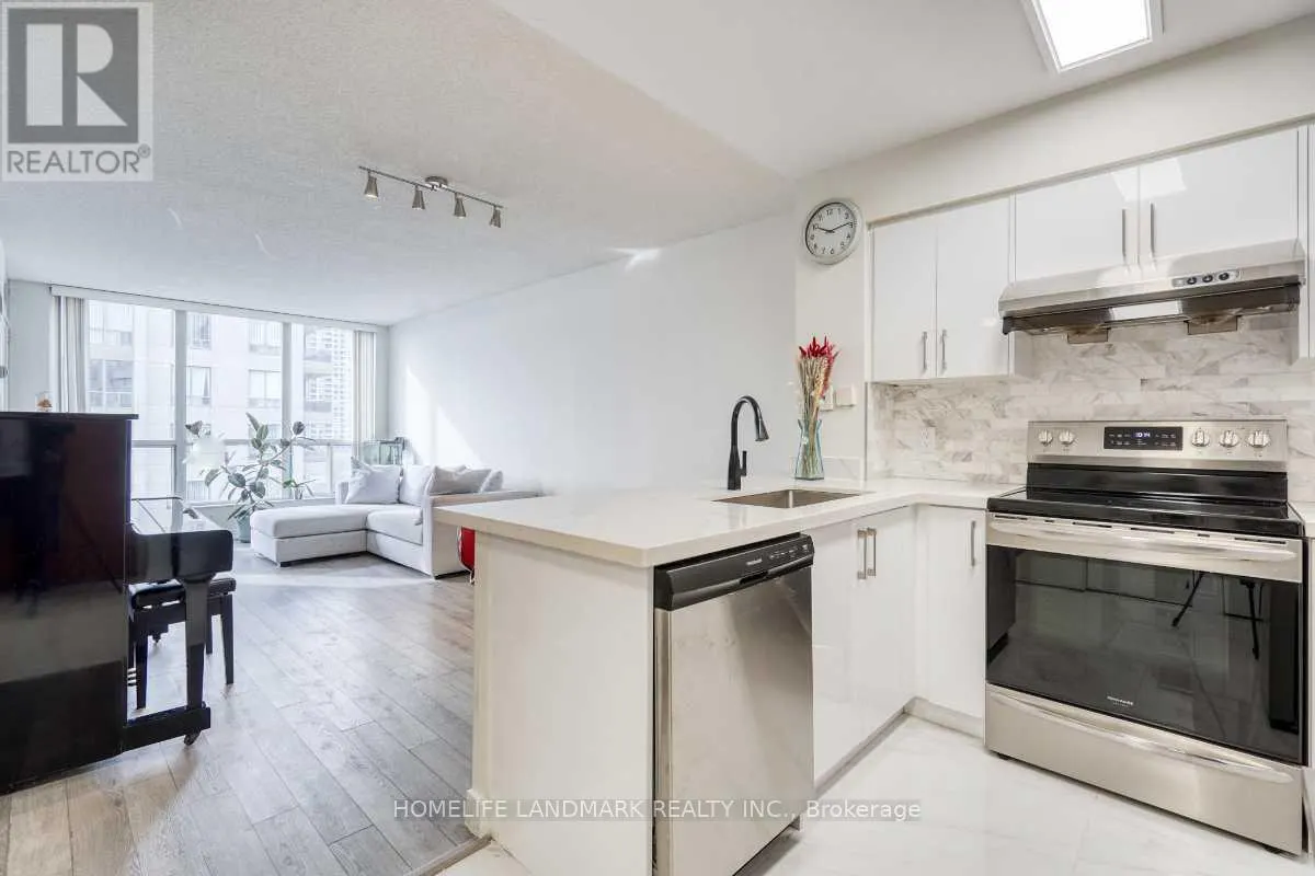 1503 - 260 DORIS AVENUE