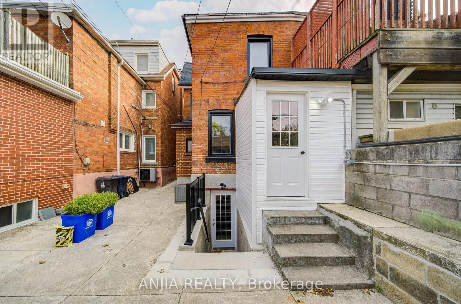 126 GRACE STREET