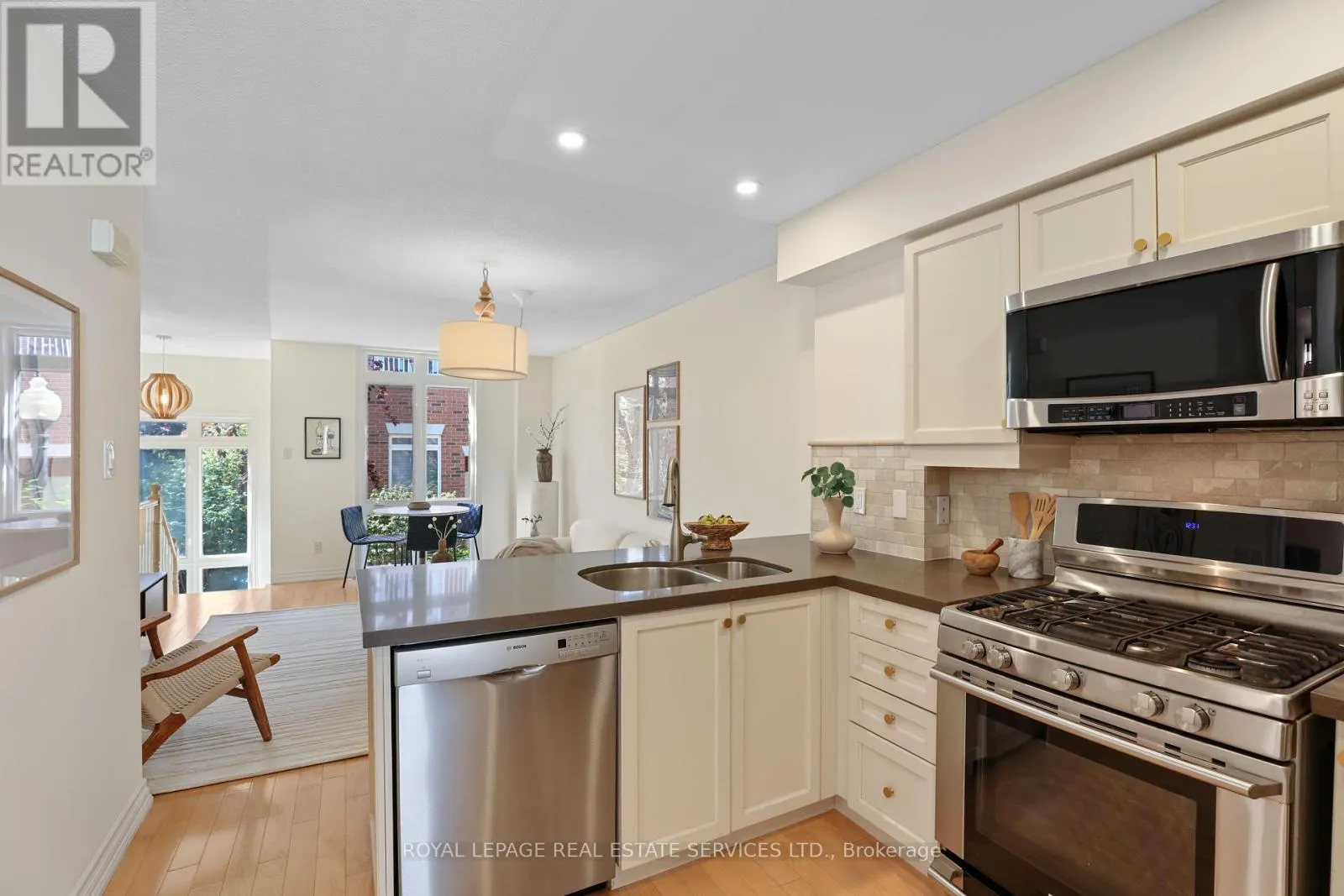 1204 - 12 SUDBURY STREET