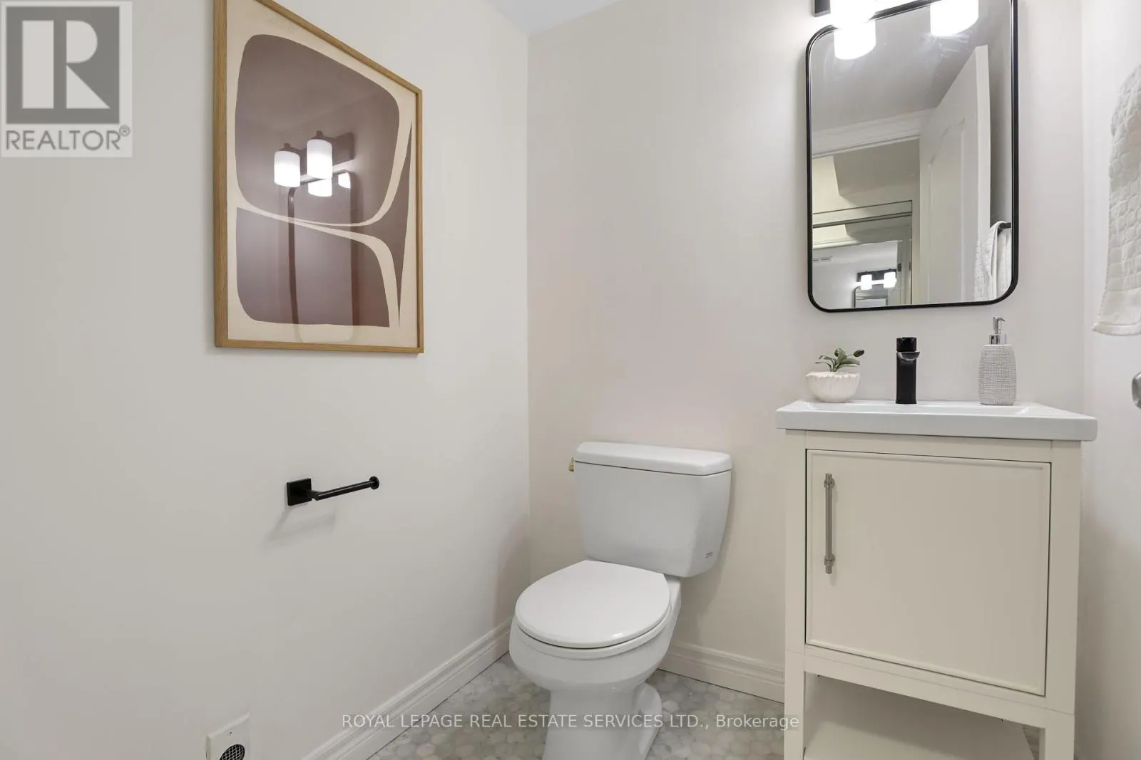 1204 - 12 SUDBURY STREET