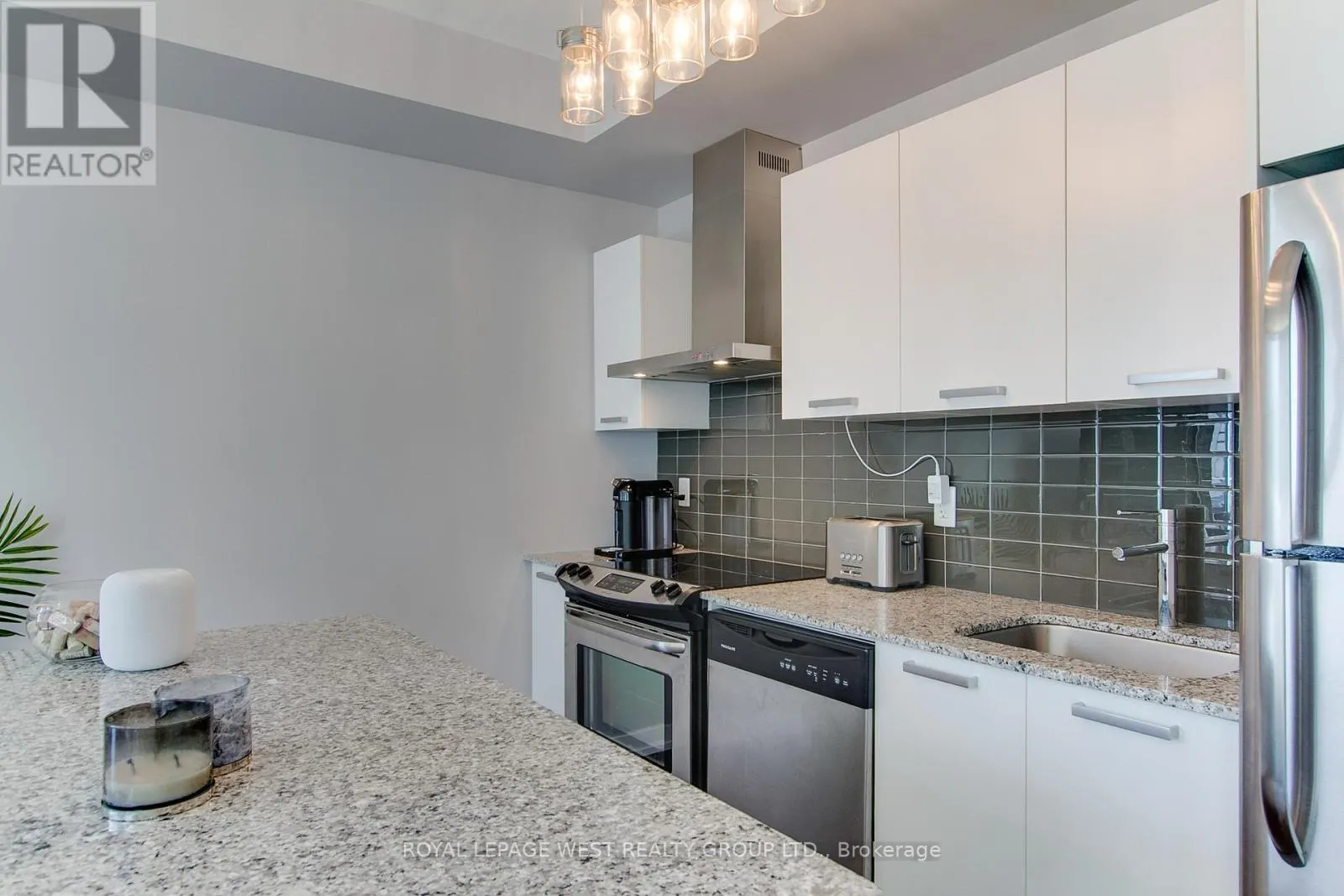 907 - 650 KING STREET W