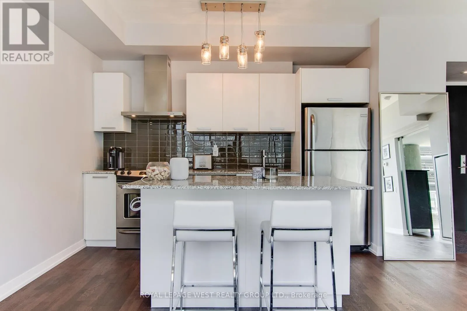 907 - 650 KING STREET W