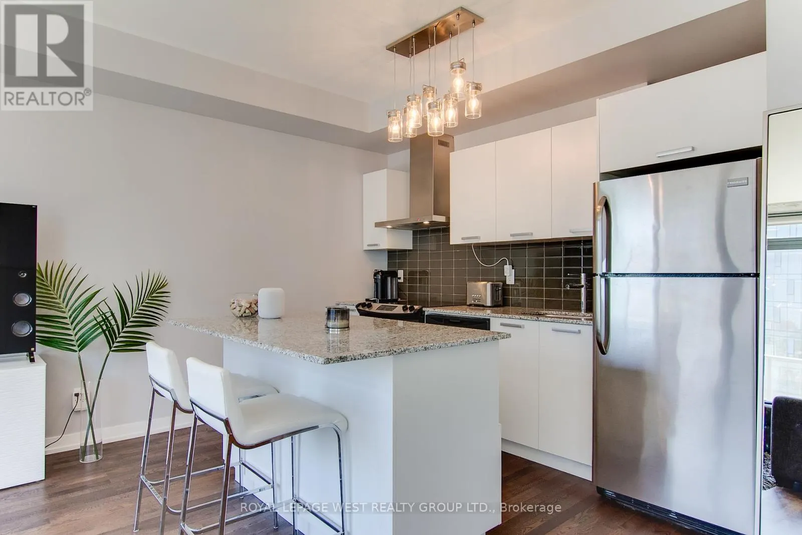 907 - 650 KING STREET W