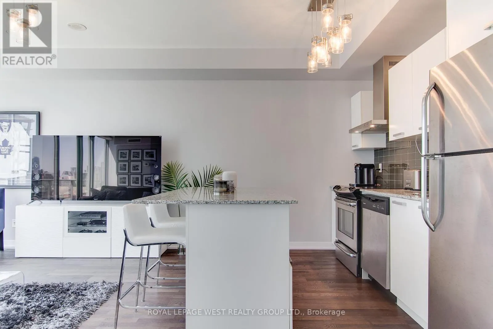907 - 650 KING STREET W