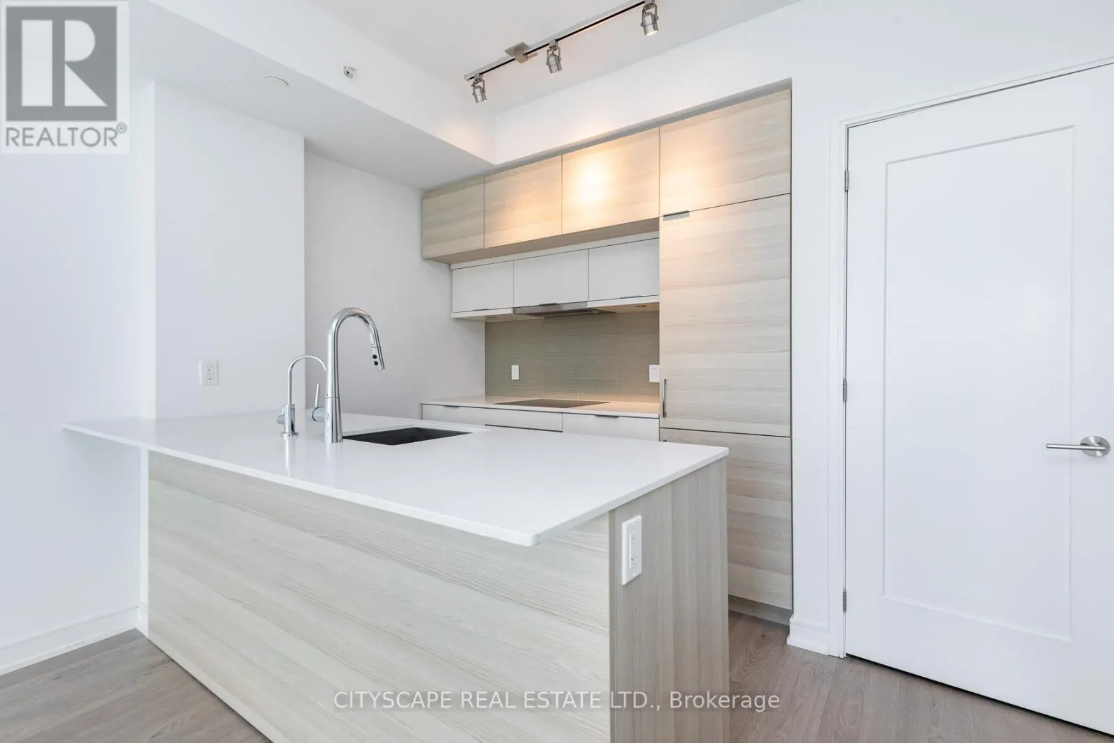 3710 - 88 SCOTT STREET