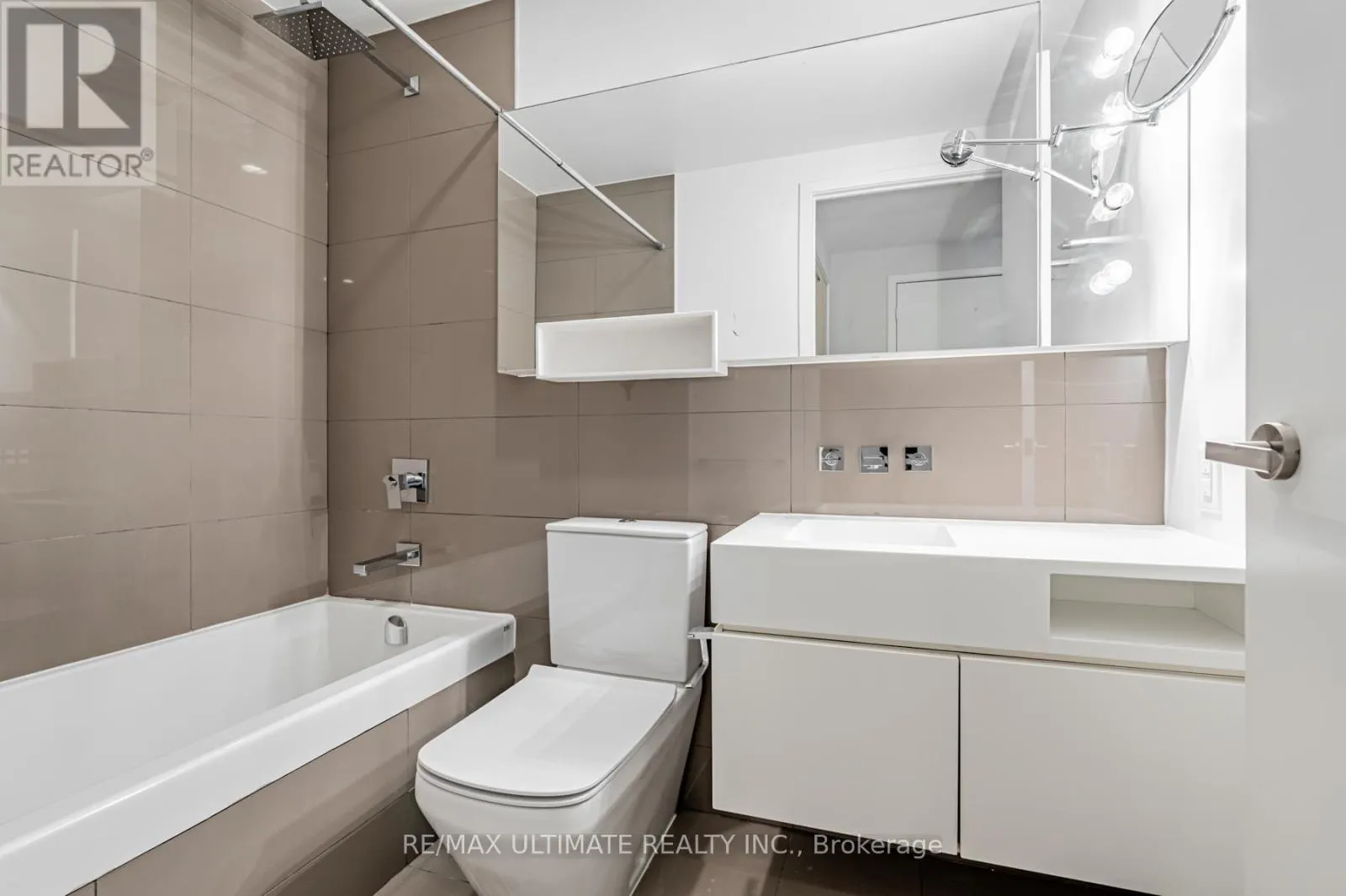 507 - 45 CHARLES STREET E