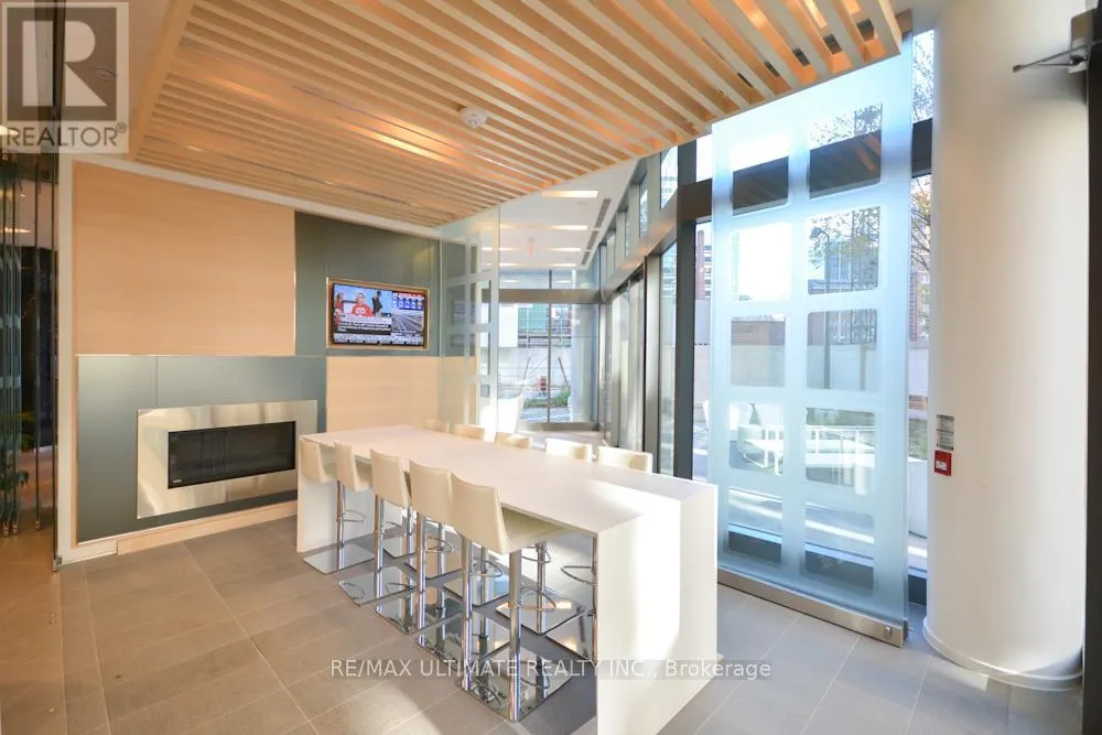 507 - 45 CHARLES STREET E