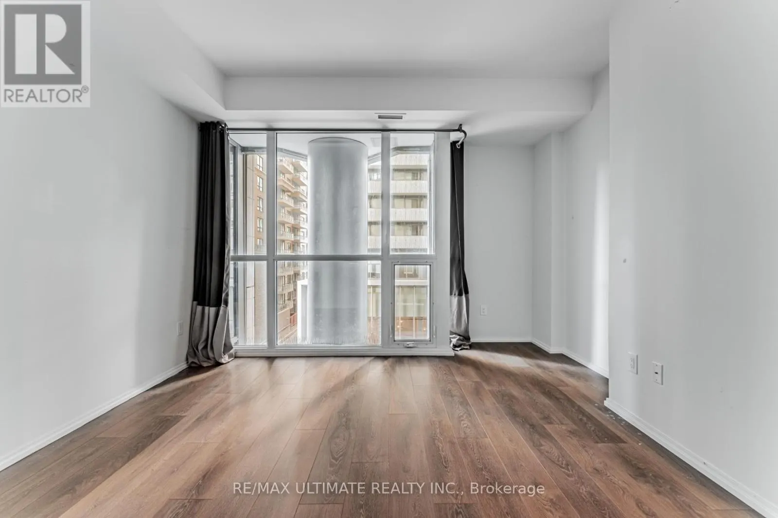 507 - 45 CHARLES STREET E
