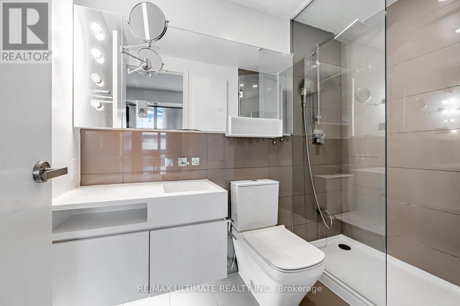 507 - 45 CHARLES STREET E
