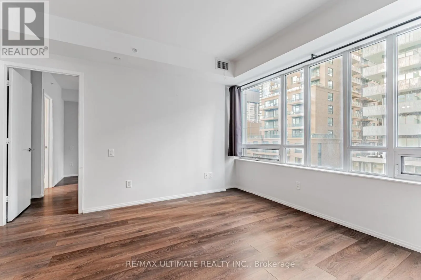 507 - 45 CHARLES STREET E