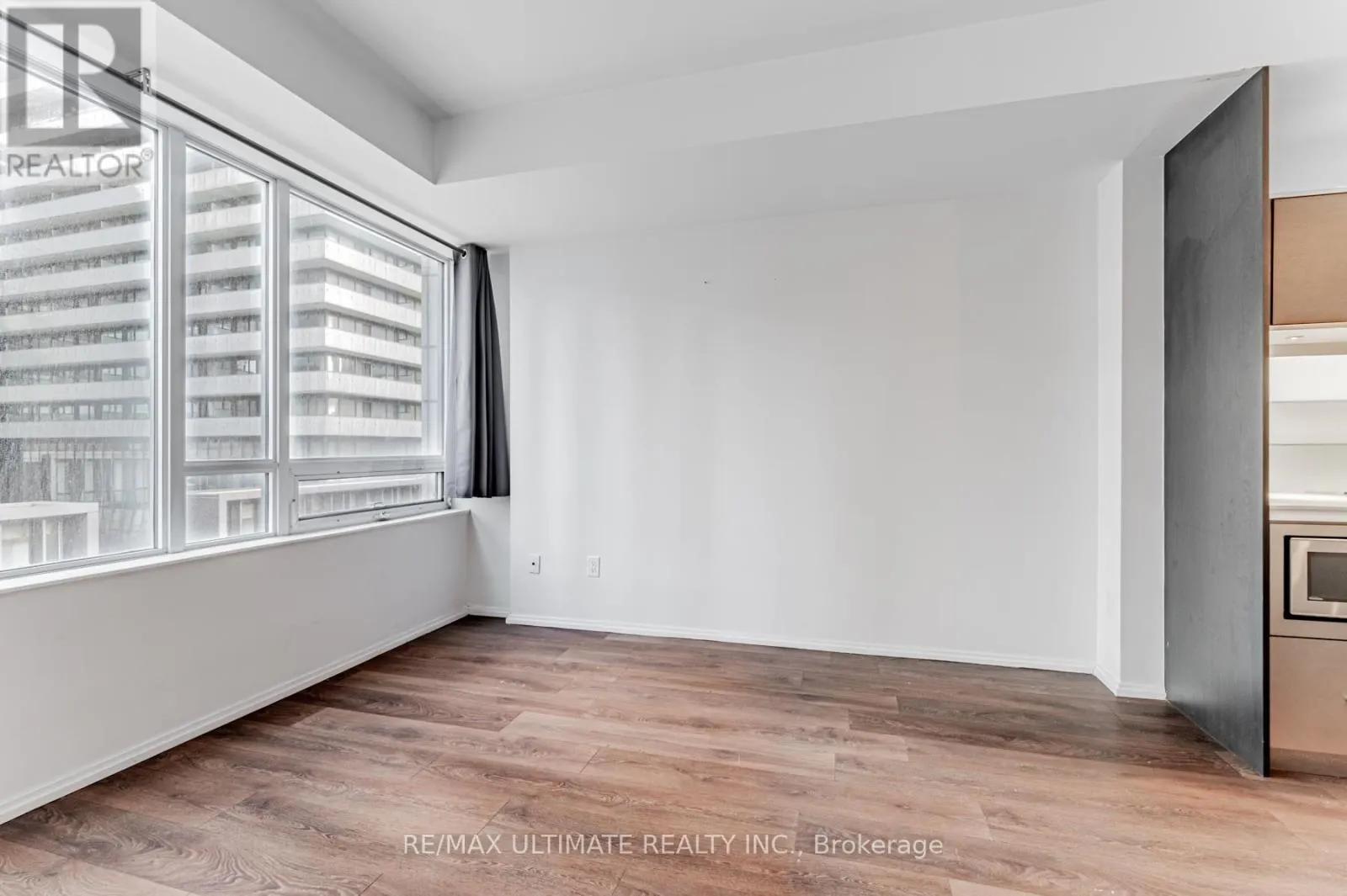 507 - 45 CHARLES STREET E