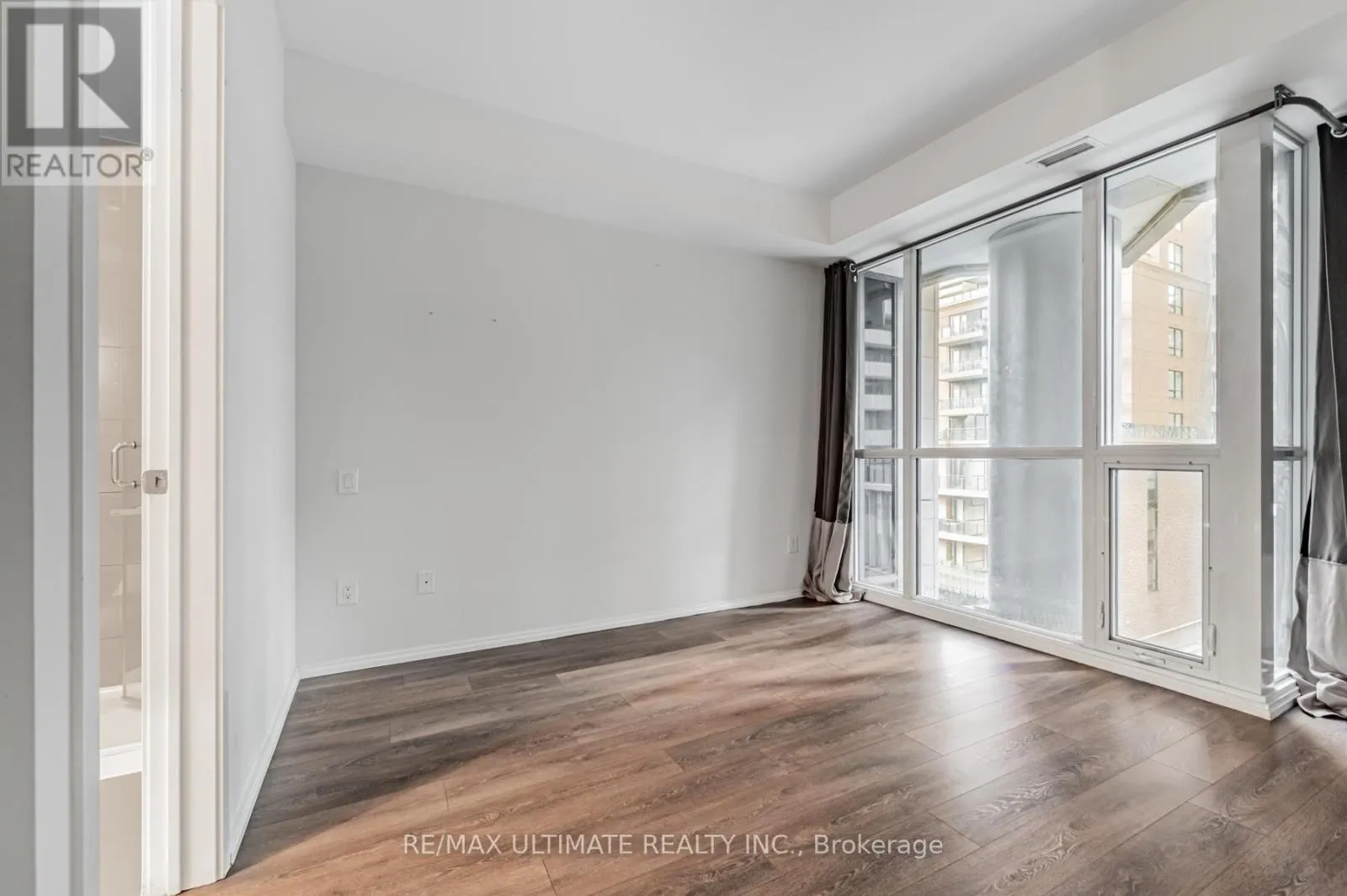 507 - 45 CHARLES STREET E