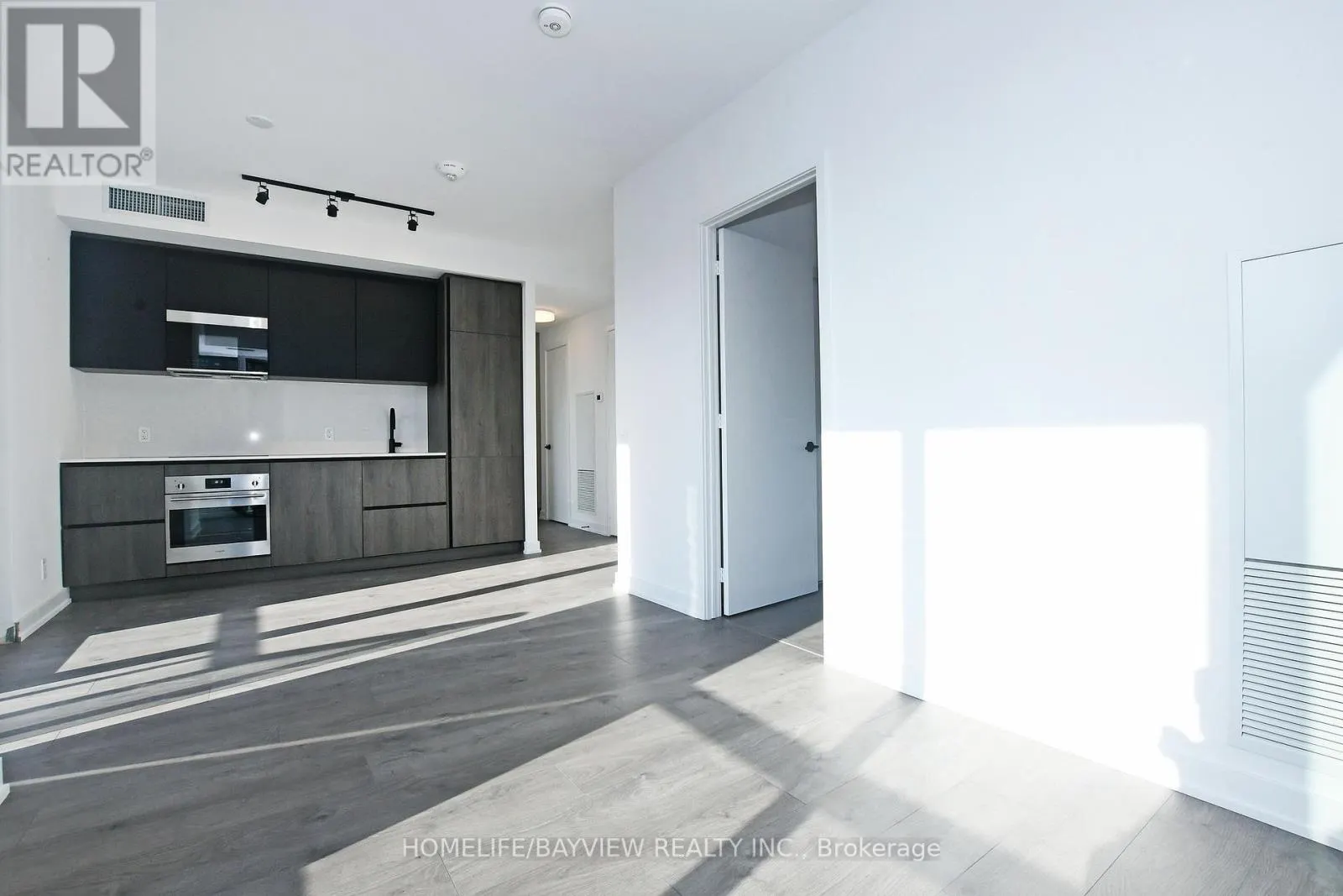 1217 - 108 PETER STREET