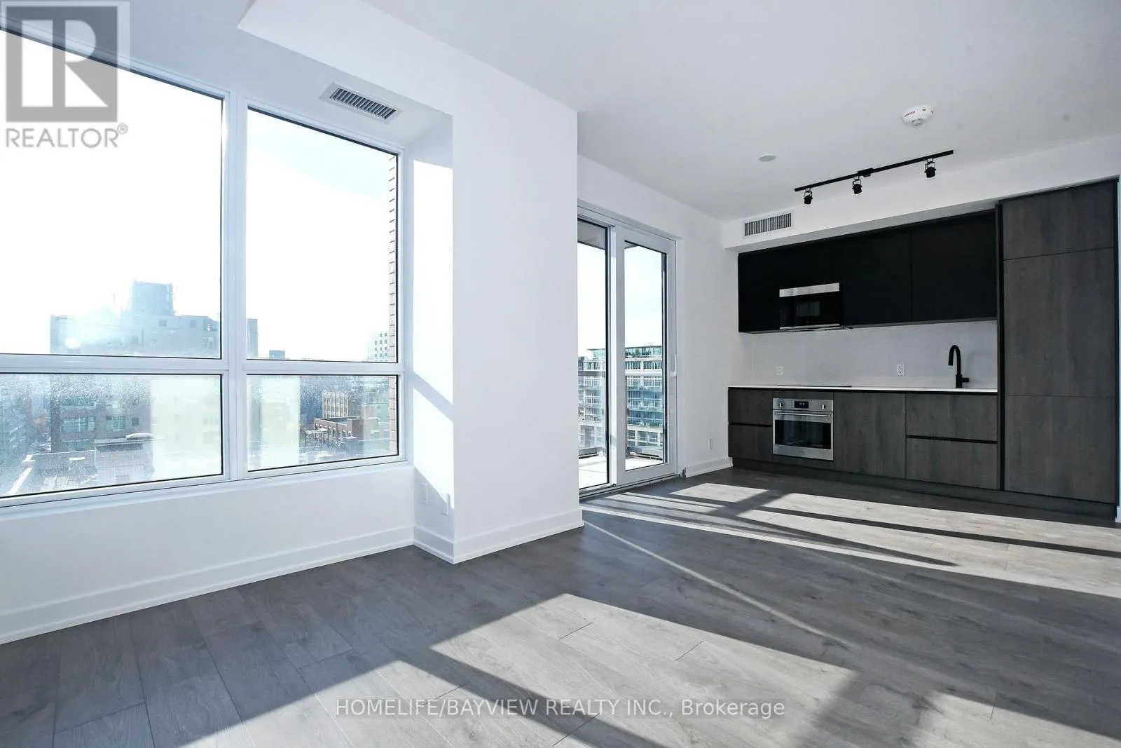1217 - 108 PETER STREET