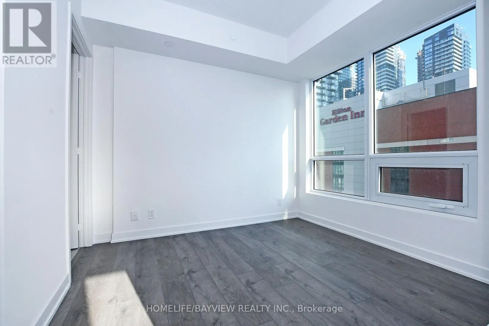 1217 - 108 PETER STREET