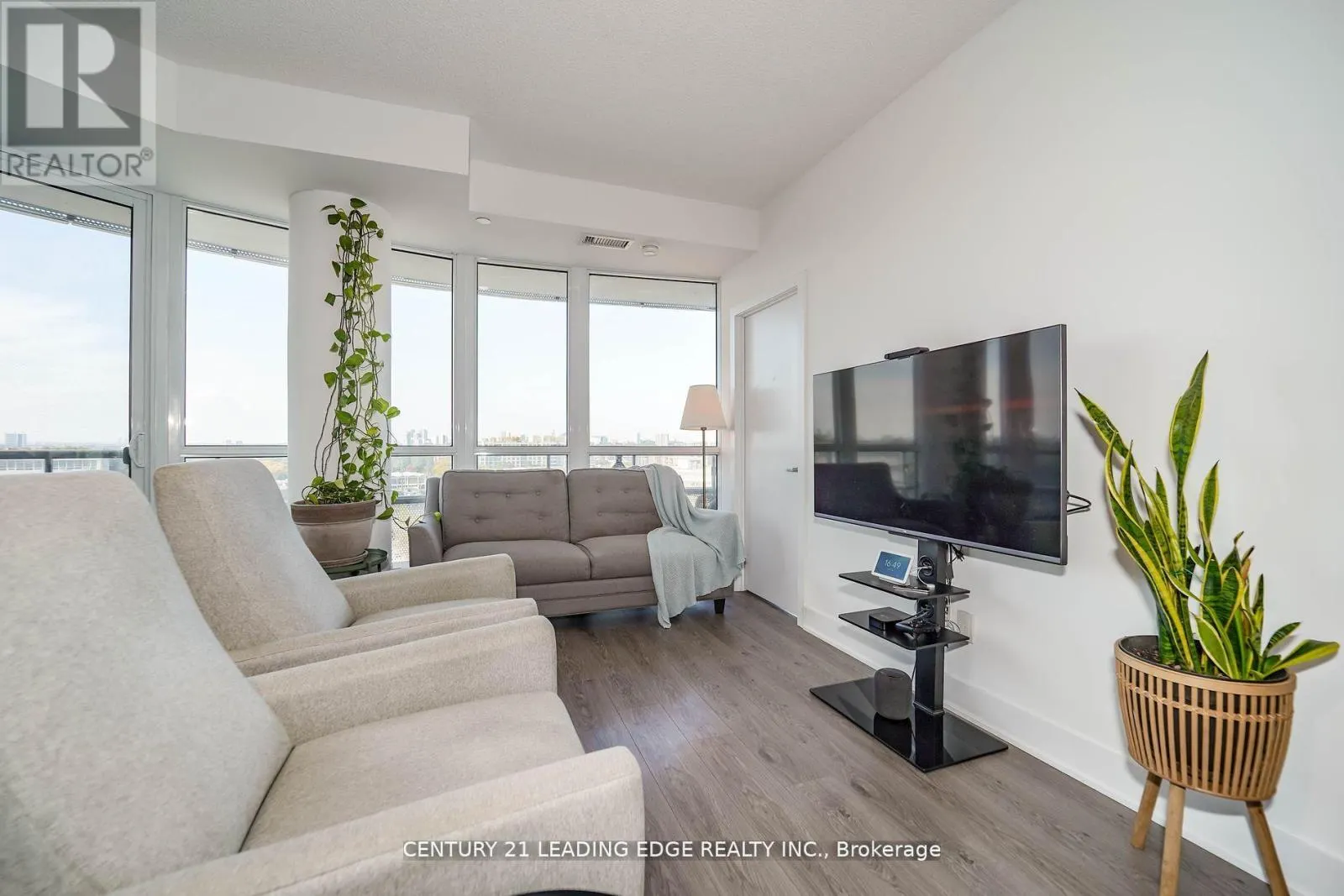 525 - 99 THE DONWAY WEST