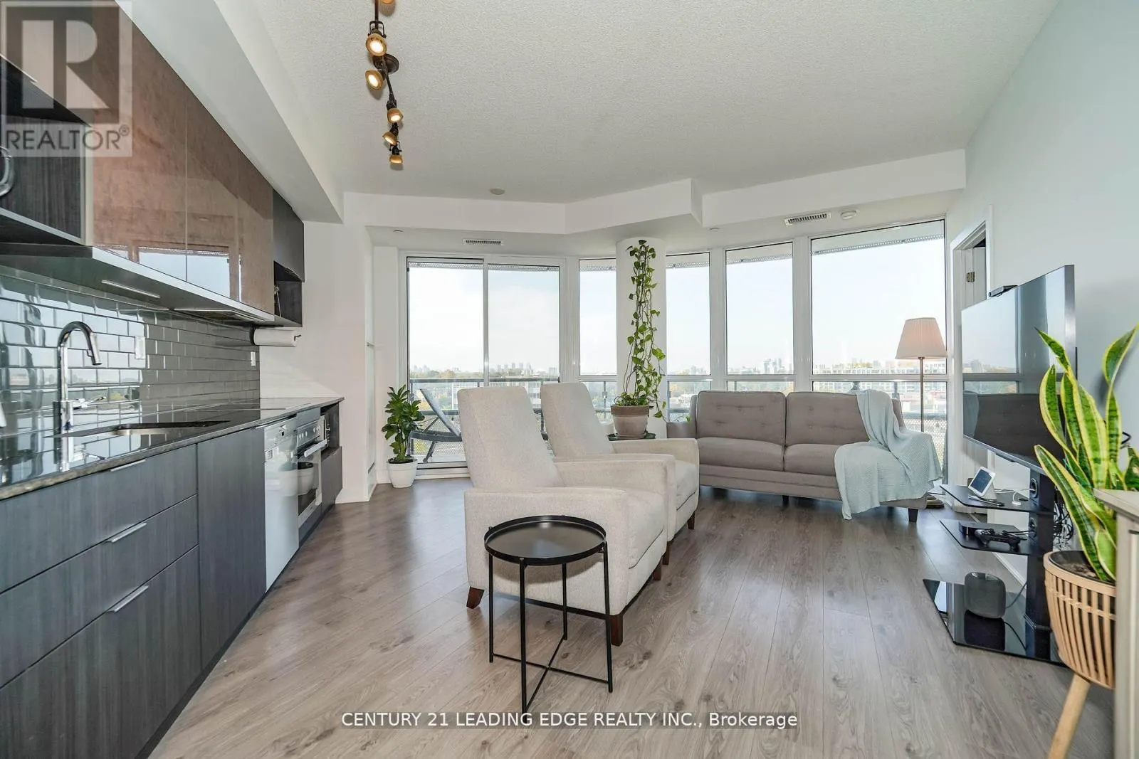 525 - 99 THE DONWAY WEST