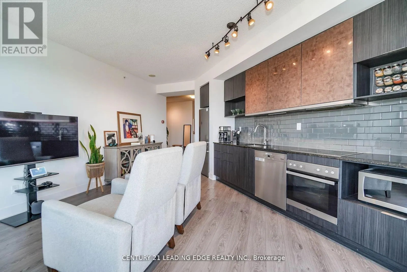 525 - 99 THE DONWAY WEST