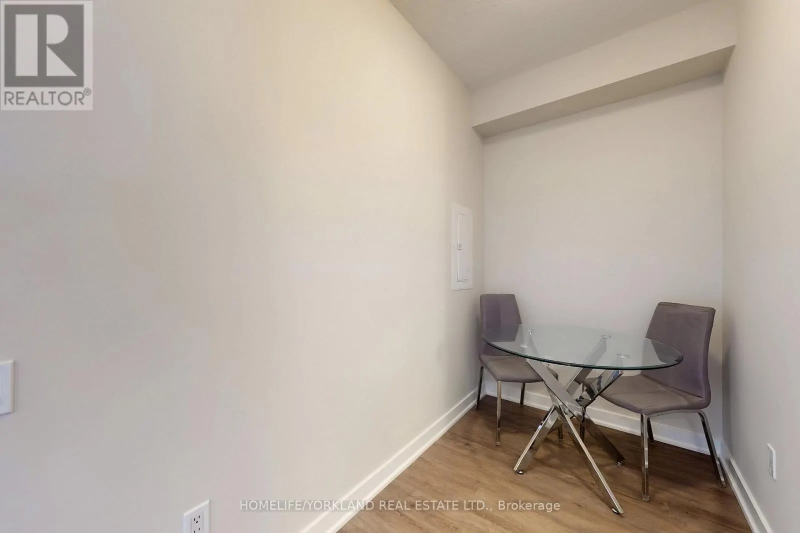 2912 - 33 SINGER COURT
