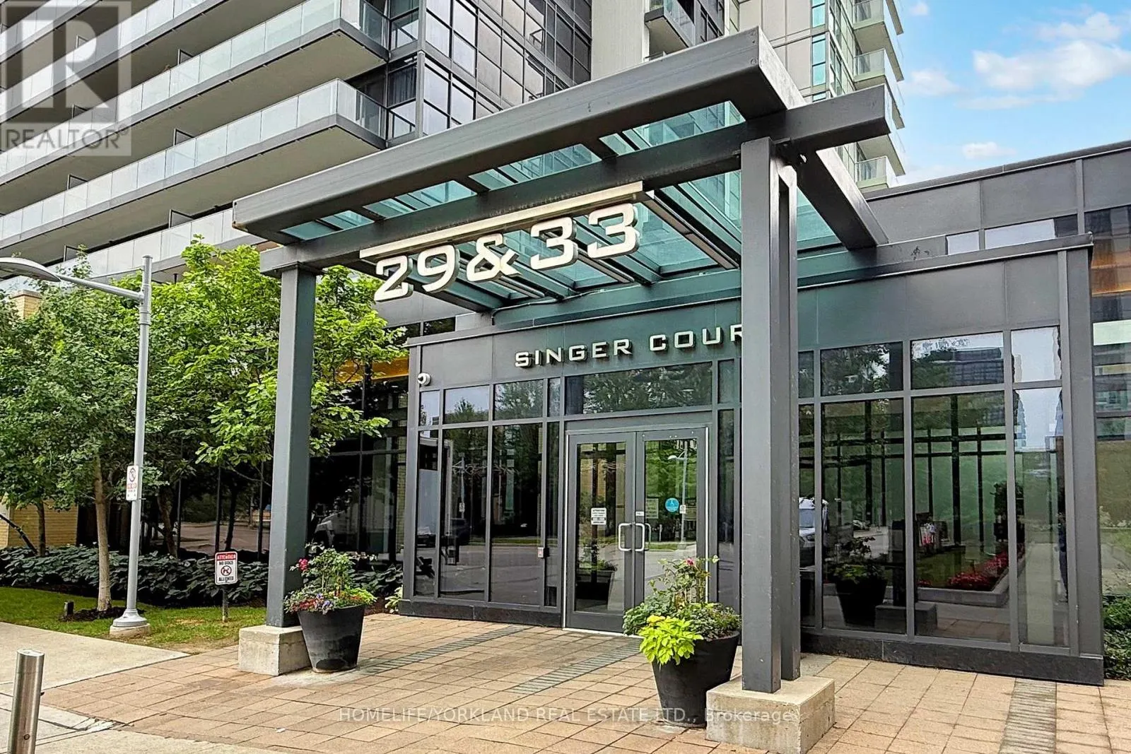 2912 - 33 SINGER COURT