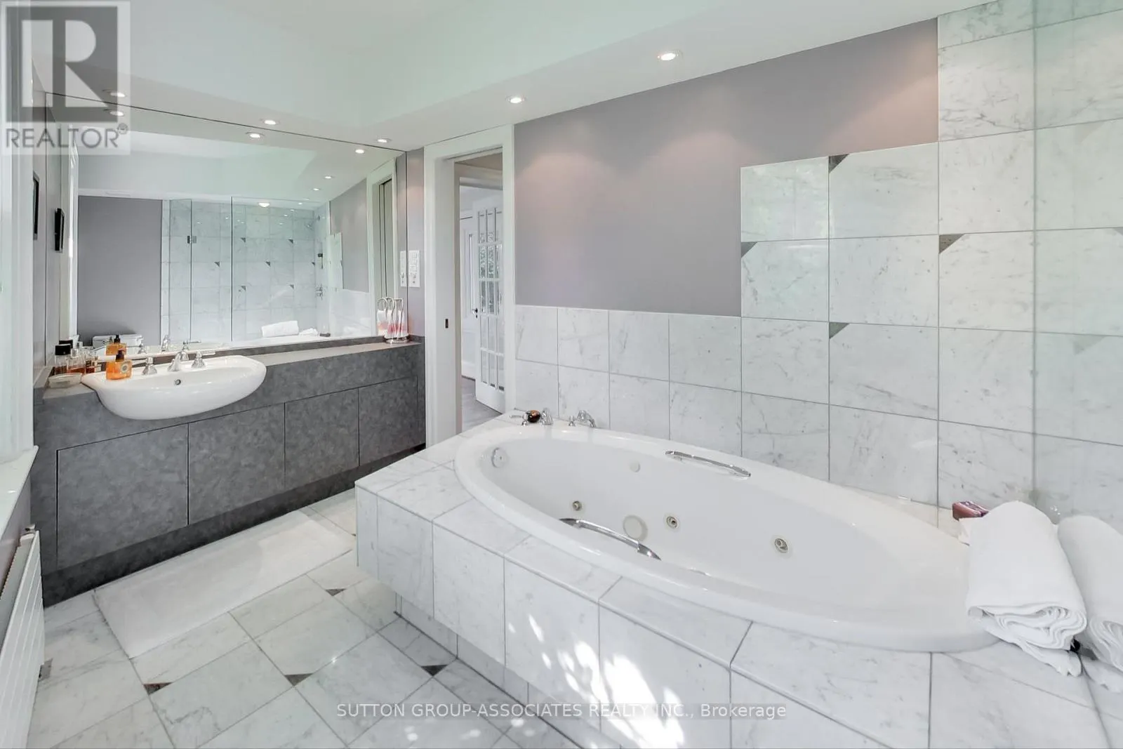 14 BRACONDALE HILL ROAD