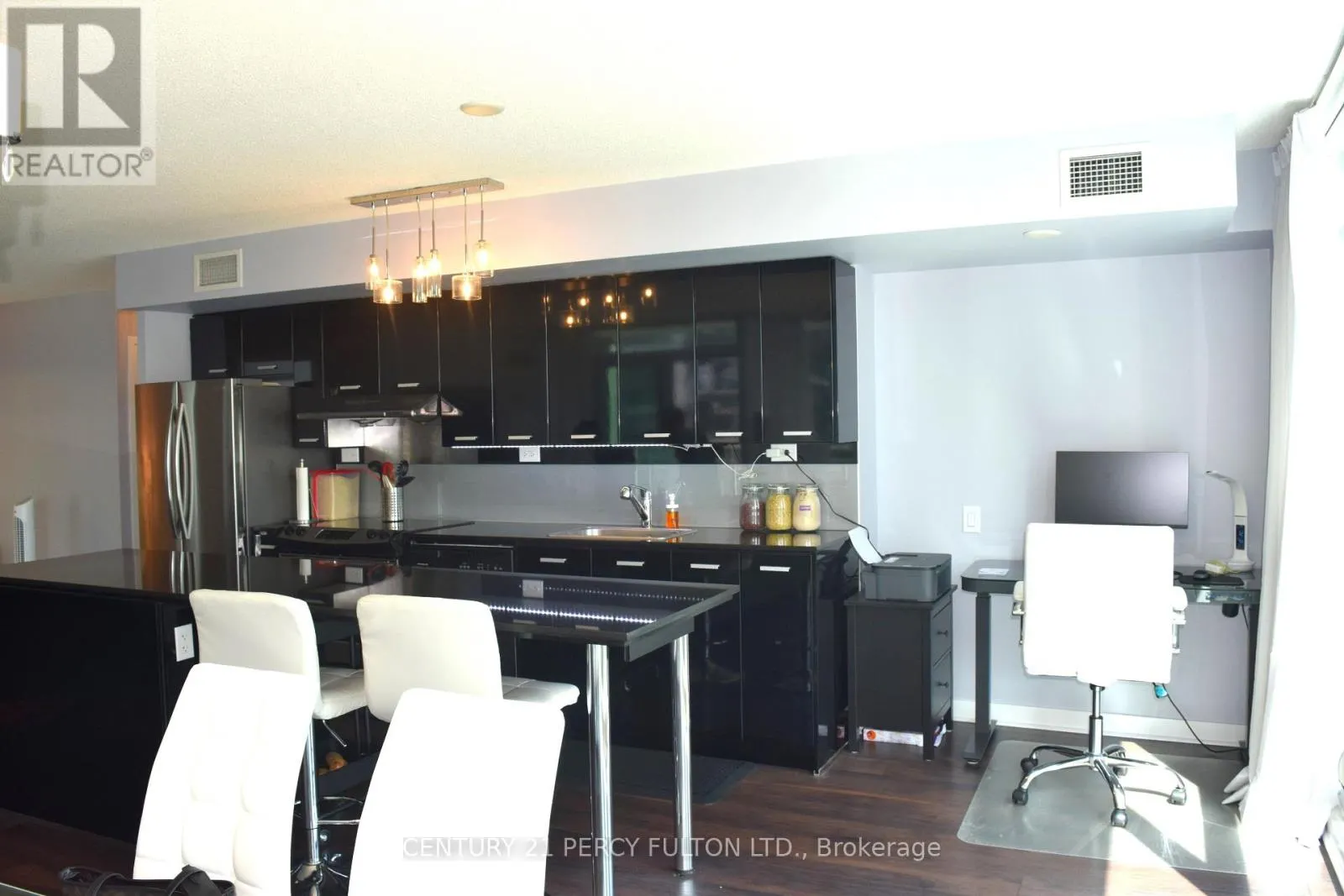 910 - 15 SINGER COURT
