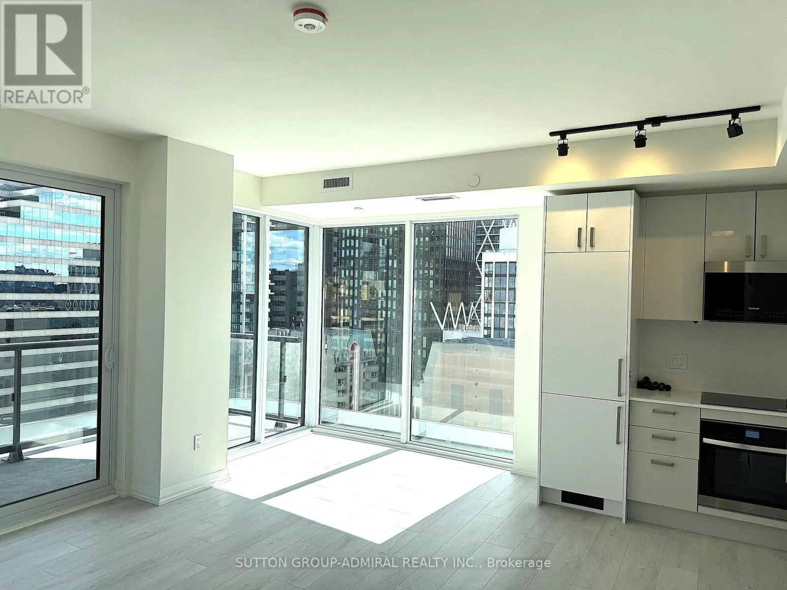 1505 - 280 DUNDAS STREET W