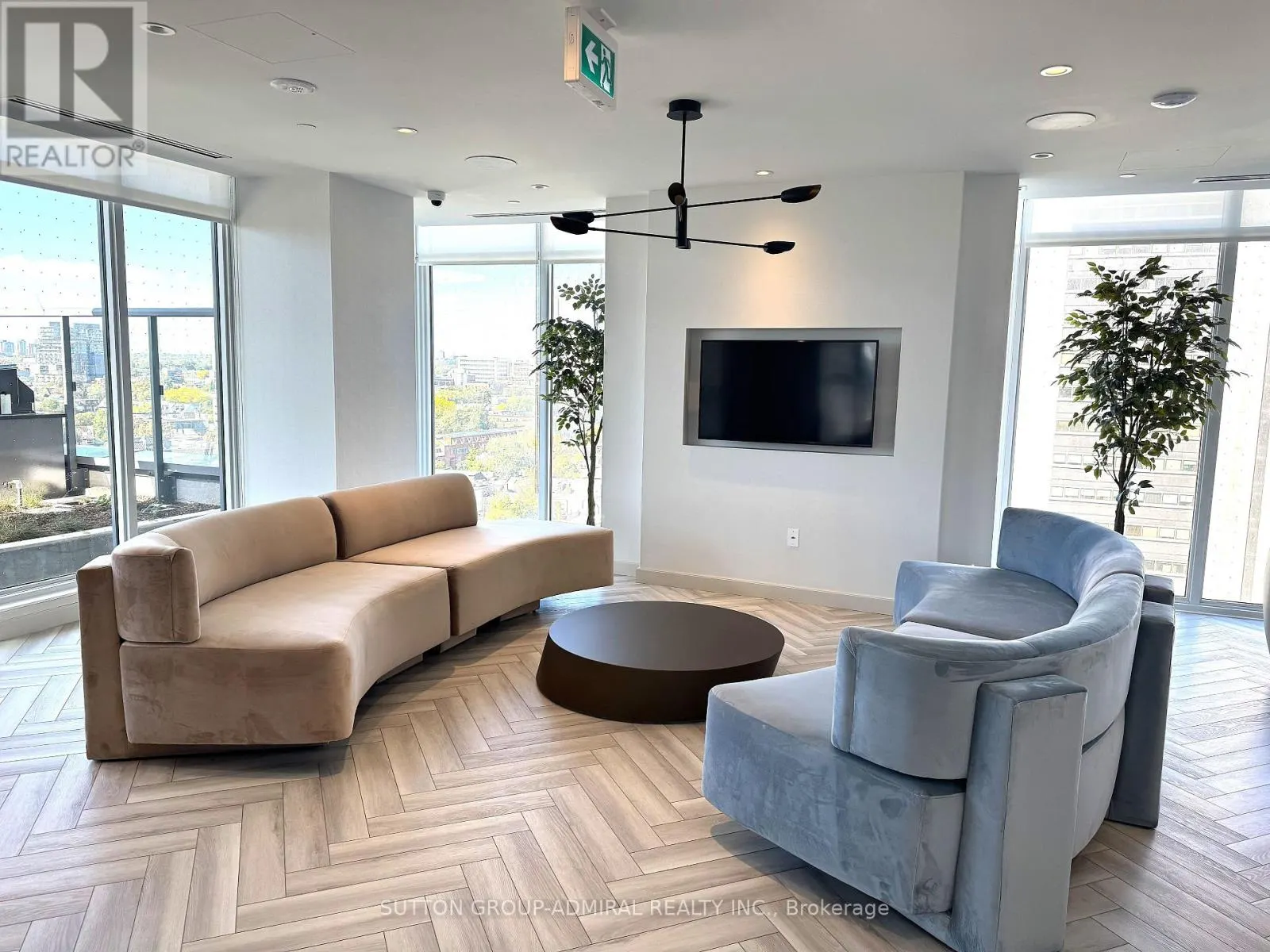 1505 - 280 DUNDAS STREET W